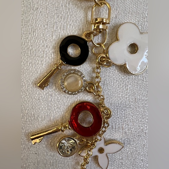 Gold-tone keychain bag charm floral design and key accents - Picture 2 of 9